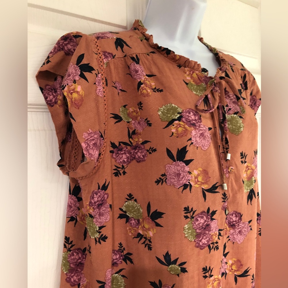 Buffalo David Bitton size M floral short-sleeved relaxed top